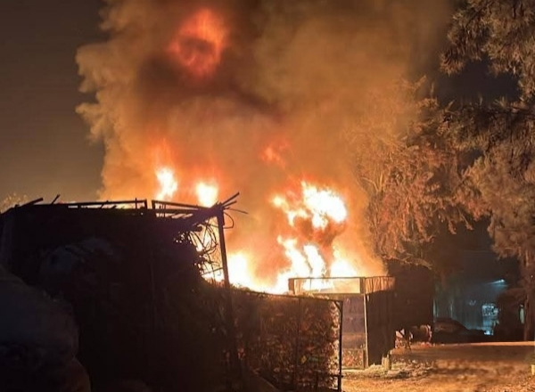 Se incendia recicladora de plásticos en Morelia