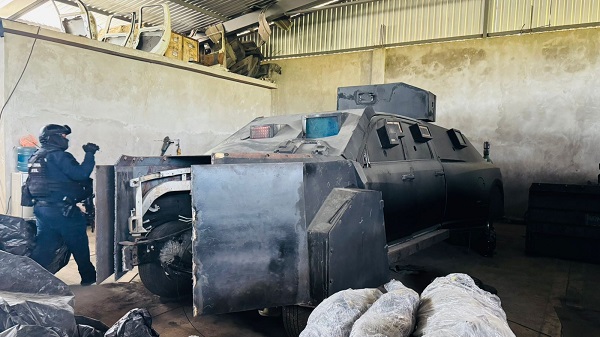 Golpe al crimen; aseguran en Coahuayana presunta bodega para fabricación de vehículos blindados