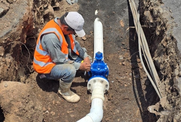 Garantiza estado agua potable para familias en Turicato