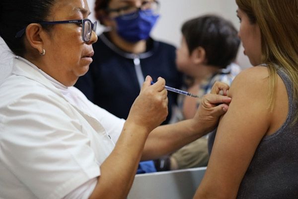Vacunación, estrategia central para prevenir el sarampión en Michoacán