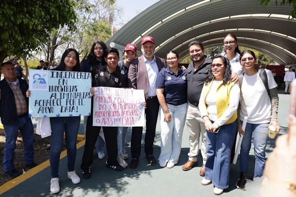 Inicia entrega de chips y tarjetas SIM de D4TA, datos gratis a 107 mil estudiantes