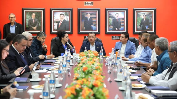 Fiscal General del Estado de Michoacán Visita UNIVA La piedad