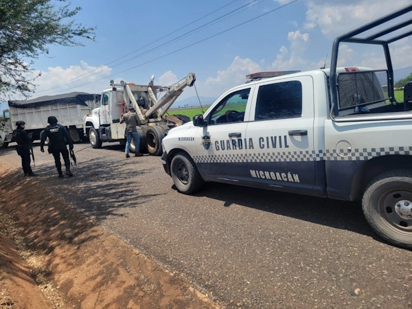Restablecen libre tránsito tras bloqueo carretero en Cotija