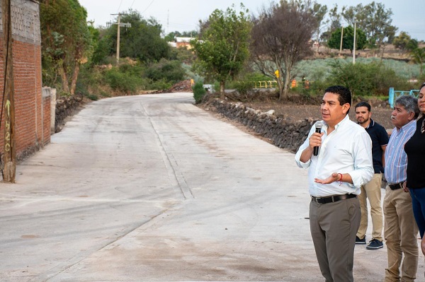 Sigue plan de pavimentación de calles en Ticuítaco