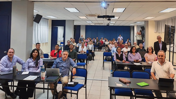 Fortalece UNIVA la evaluación académica con capacitación docente