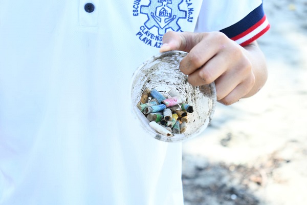 Concientizan a estudiantes de Playa Azul sobre riesgos del tabaquismo y vapeo