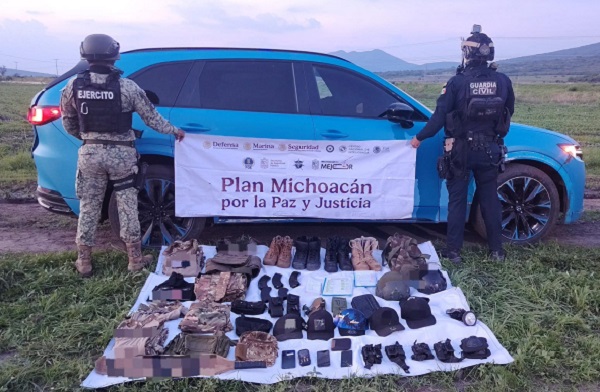SSP y Defensa aseguran vehículo con equipo táctico tras persecución en Tlazazalca