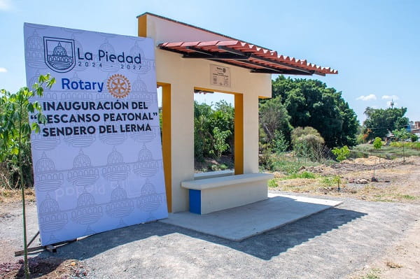 Instalan descanso peatonal en sendero del río Lerma en La Piedad