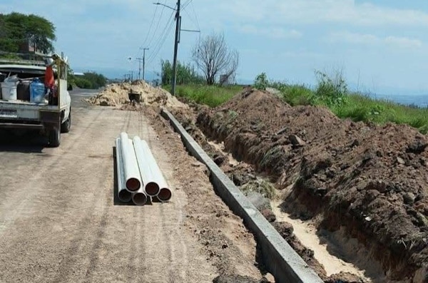 Avanza en la rehabilitación de la red de agua potable sobre la avenida Sóstenes Rocha