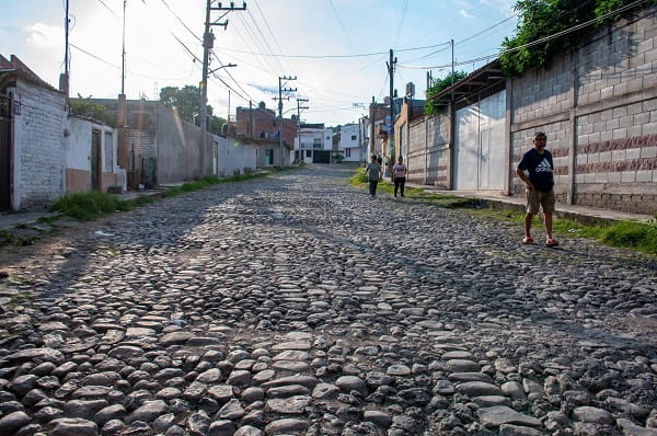 Inician obra de mejoramiento vial en Colonia Banquetes