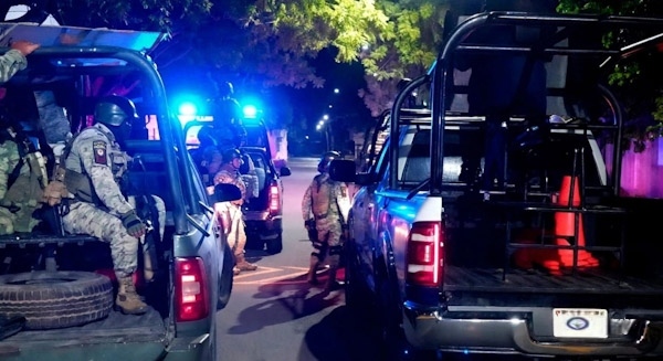 Atacan con explosivos lanzados desde un dron a policías municipales en Parácuaro