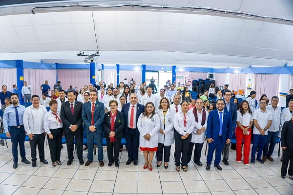 Buscan certificar a médicos generales recién egresados