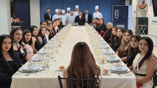 UNIVA La Piedad fortalece las habilidades profesionales con Master Class de Protocolo en la Mesa